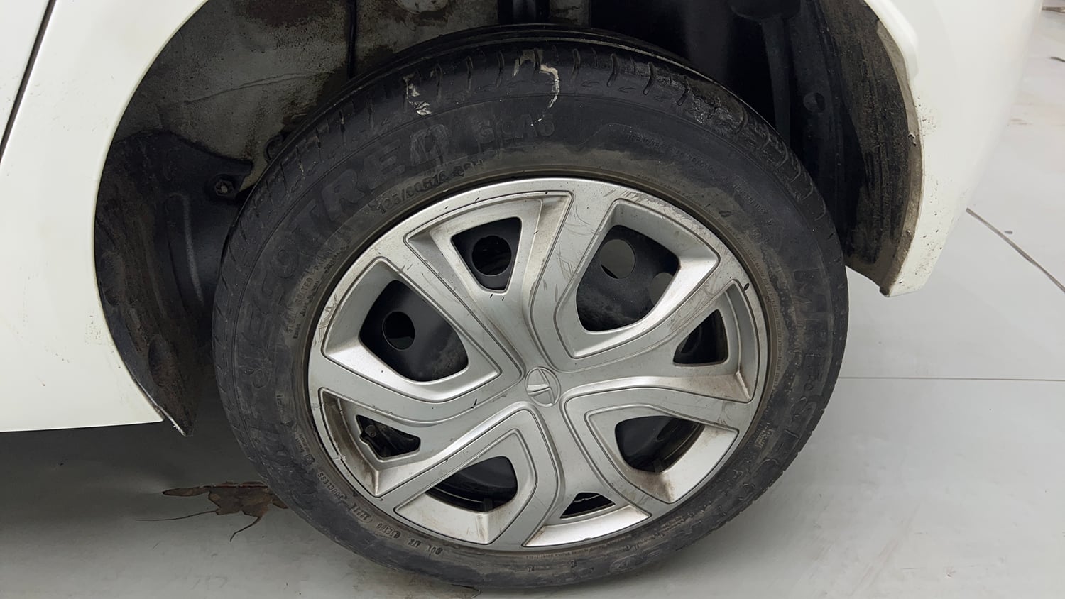 Used 2023 Tata Altroz XM (S) Petrol Petrol Manual tyres LEFT REAR TYRE RIM VIEW