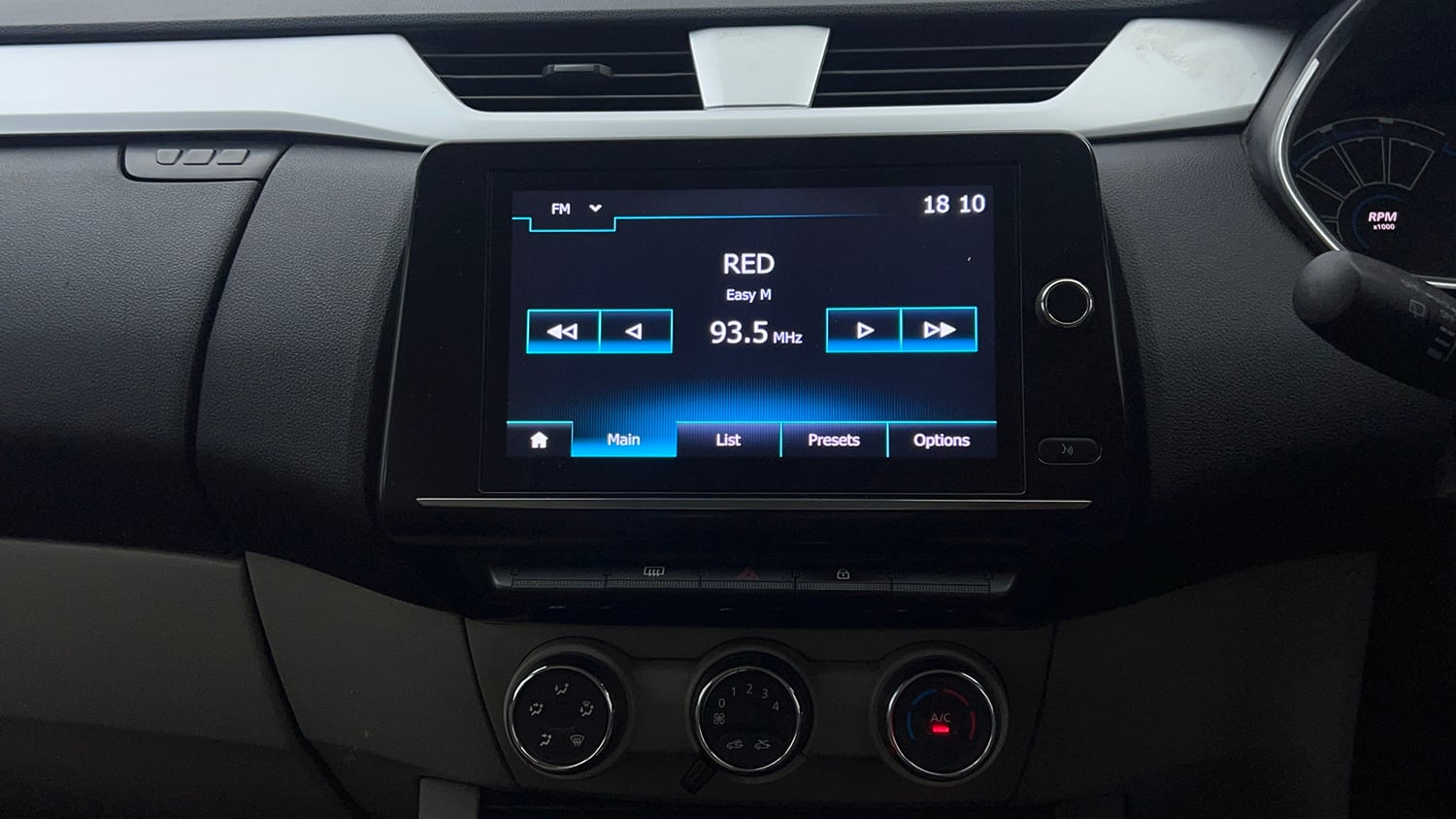 Used 2020 Renault Triber RXZ EASY-R AMT Petrol Automatic top_features Integrated (in-dash) music system