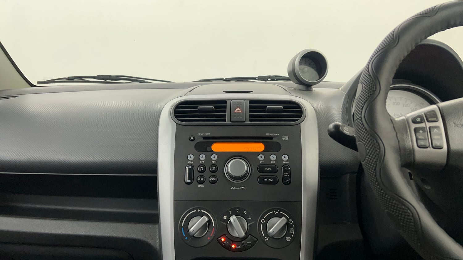 Used 2015 Maruti Suzuki Ritz Zxi BS-IV Petrol Manual interior MUSIC SYSTEM & AC CONTROL VIEW