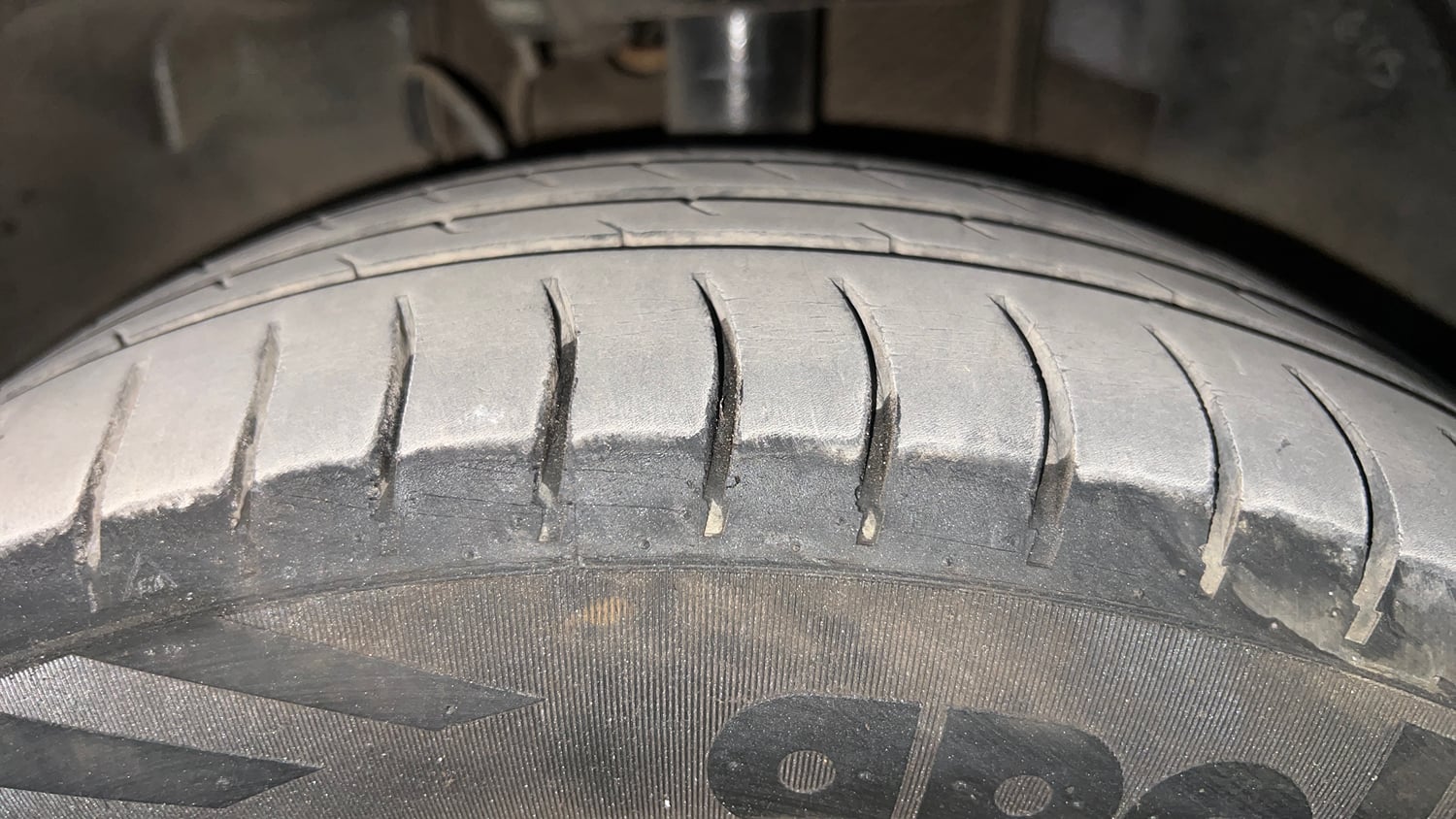 Used 2016 Tata Tiago Revotron XZ Petrol Manual tyres LEFT FRONT TYRE TREAD VIEW
