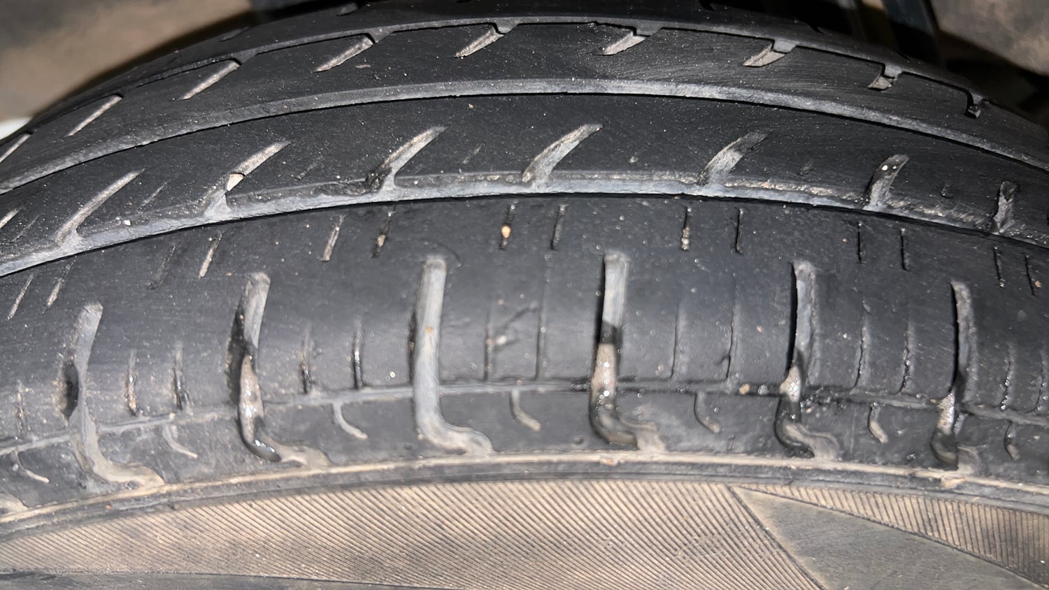 Used 2017 Renault Kwid 1.0 RXL AMT Petrol Automatic tyres RIGHT REAR TYRE TREAD VIEW