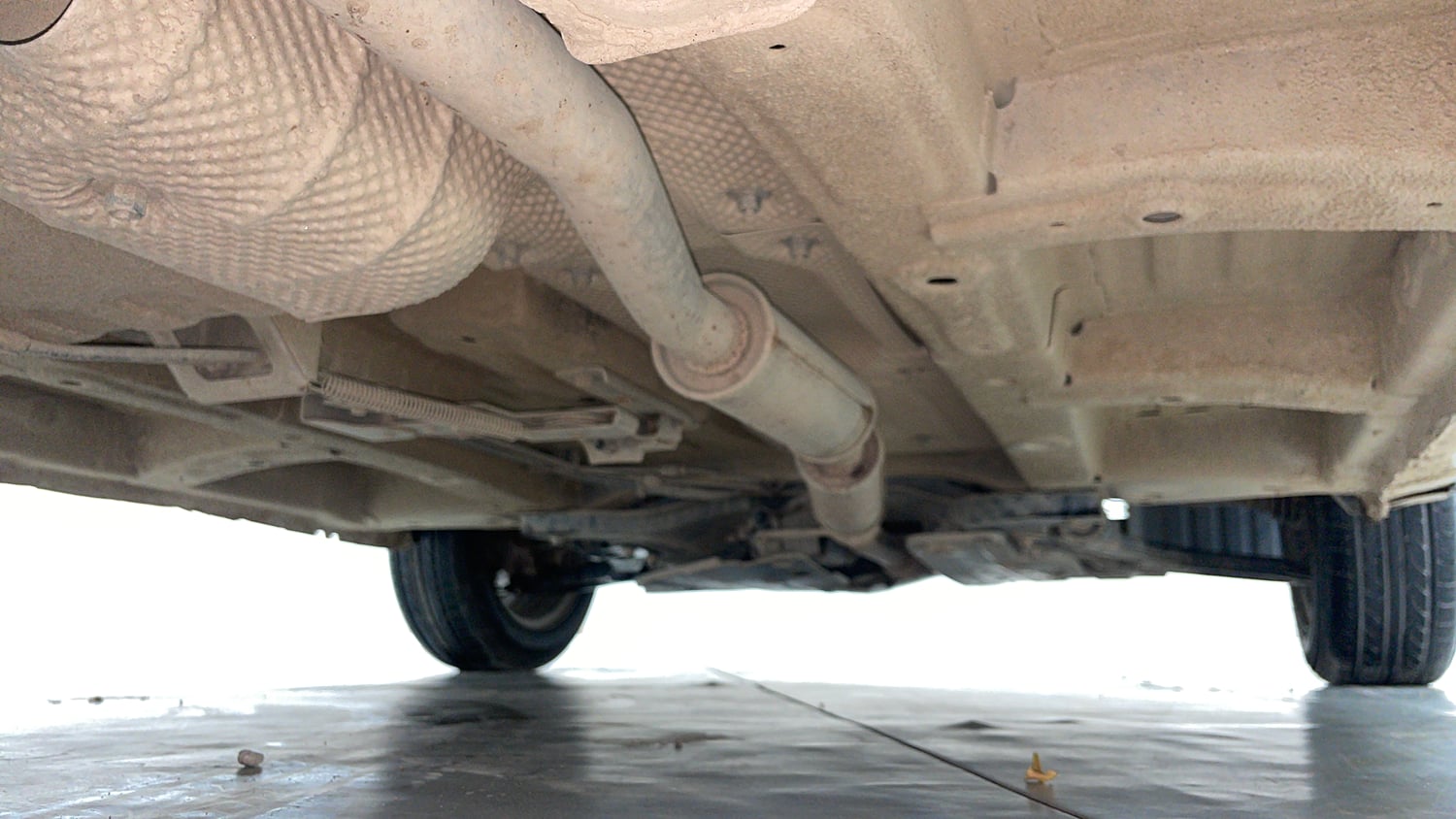 Used 2018 Mahindra KUV100 NXT K2 6 STR Petrol Manual extra REAR RIGHT UNDERBODY VIEW