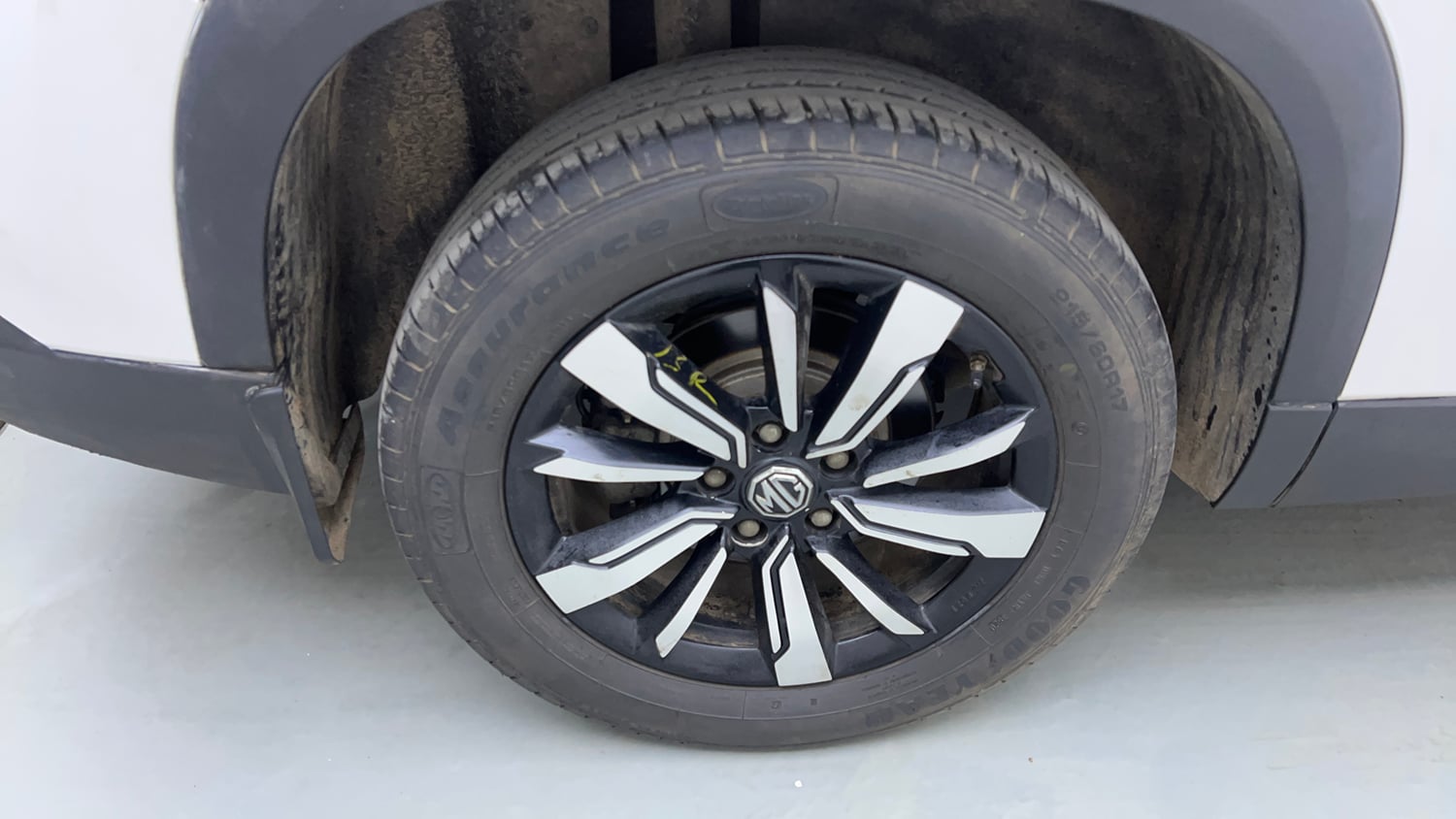 Used 2020 MG Motors Hector Sharp 2.0 Diesel Dual Tone Diesel Manual tyres RIGHT REAR TYRE RIM VIEW