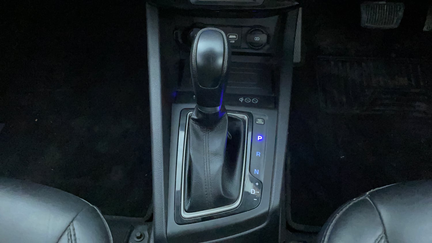 Used 2019 Hyundai Elite i20 Sportz Plus 1.2 CVT Petrol Automatic interior GEAR  KNOB VIEW