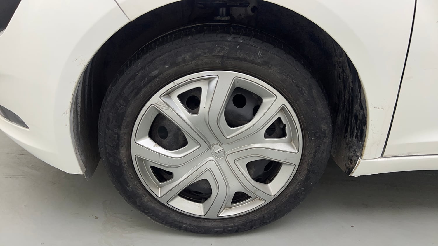 Used 2023 Tata Altroz XM (S) Petrol Petrol Manual tyres LEFT FRONT TYRE RIM VIEW