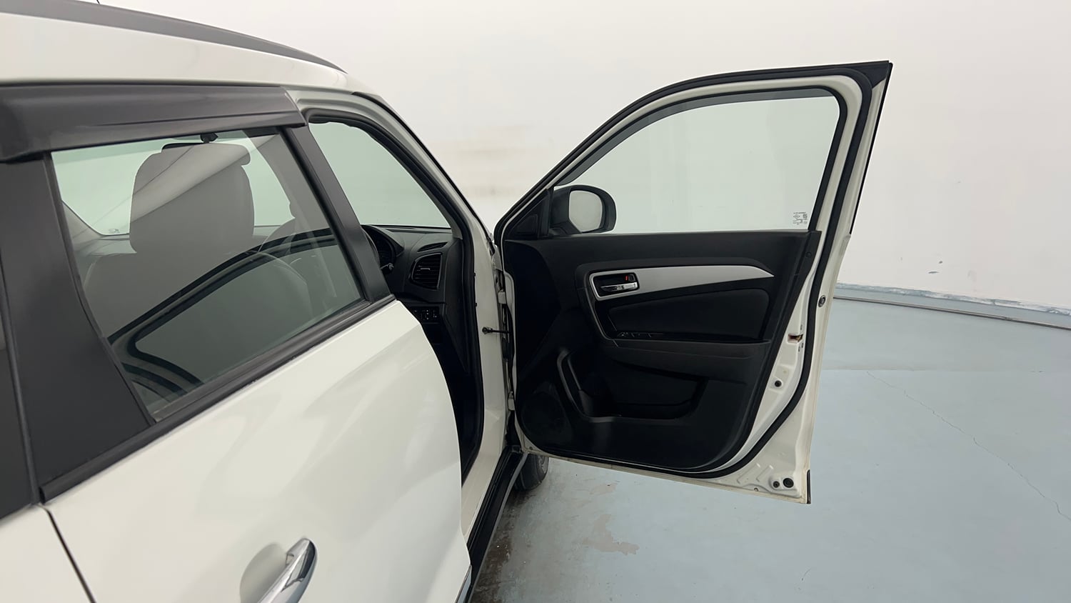 Used 2021 maruti-suzuki Vitara Brezza ZXi Petrol Manual interior RIGHT FRONT DOOR OPEN VIEW