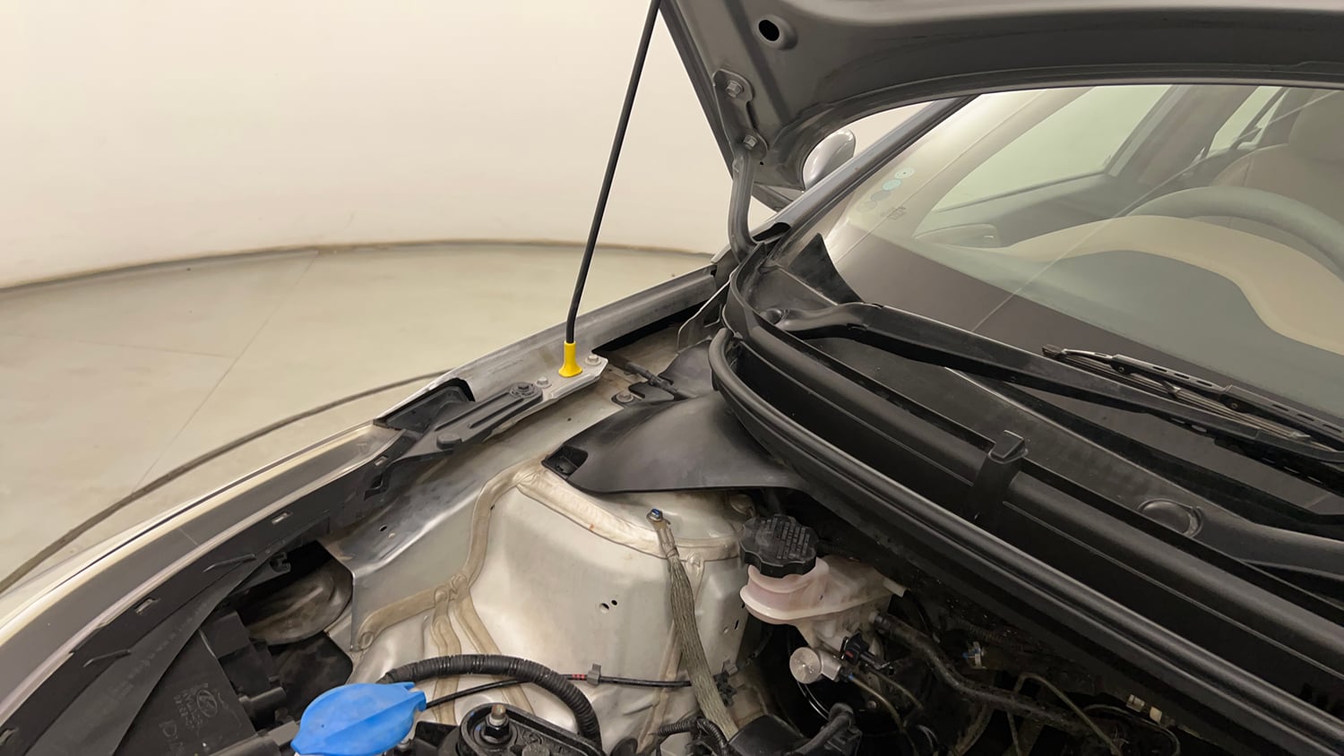 Used 2020 Hyundai Elite i20 Sportz Plus 1.2 Petrol Manual engine ENGINE RIGHT SIDE HINGE & APRON VIEW