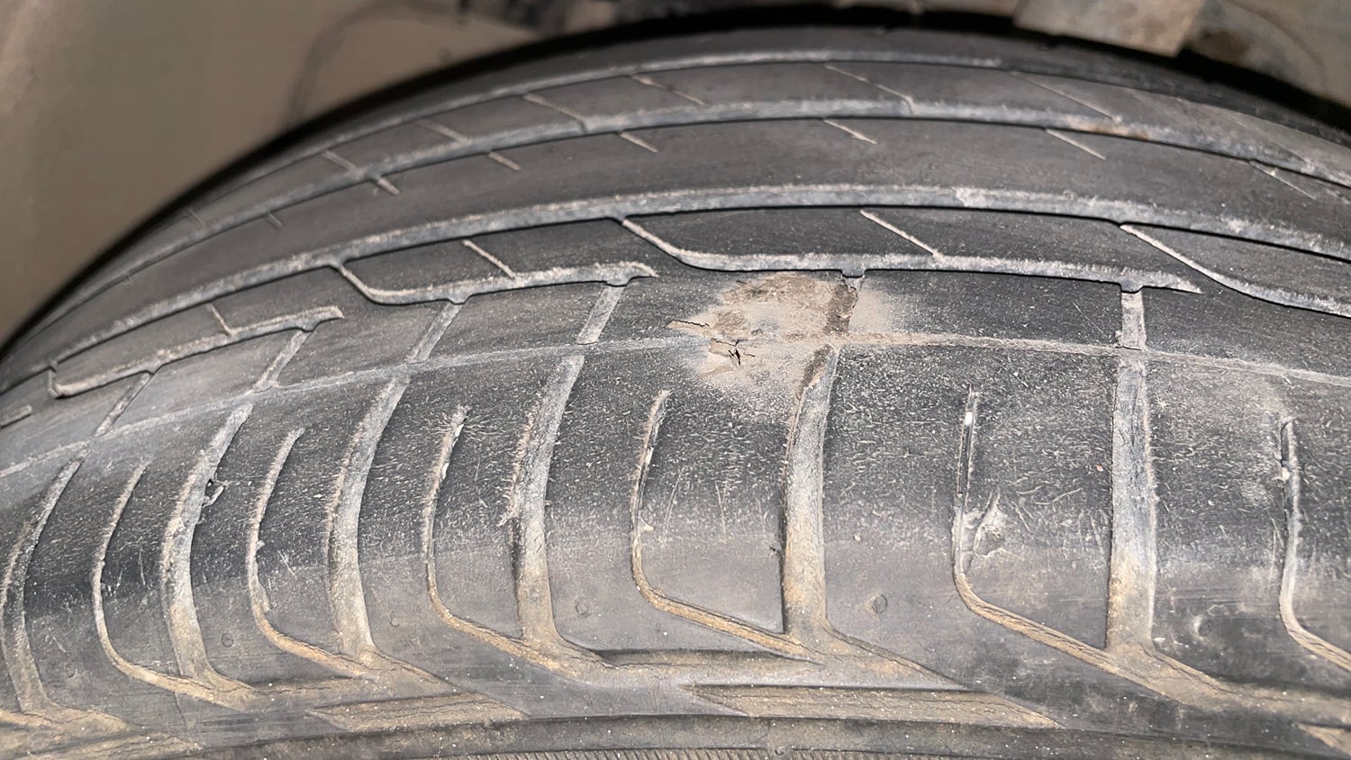 Used 2022 Tata Nexon XZA Plus (Premium) Dark Edition Petrol Automatic tyres LEFT FRONT TYRE TREAD VIEW