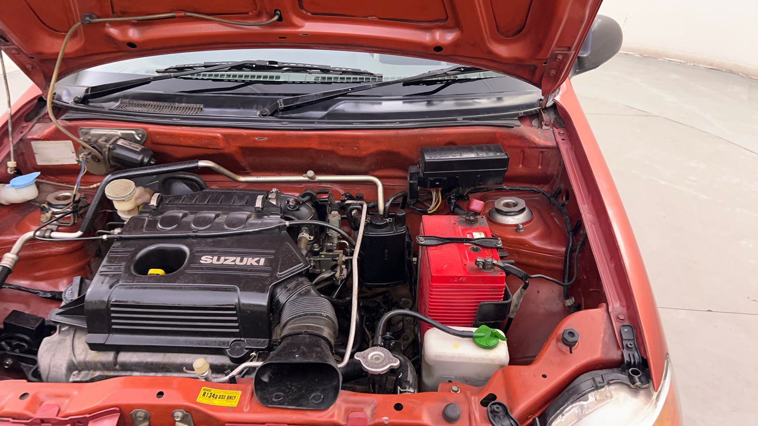 Used 2013 Maruti Suzuki Alto K10 VXi Petrol Manual engine ENGINE LEFT SIDE HINGE & APRON VIEW