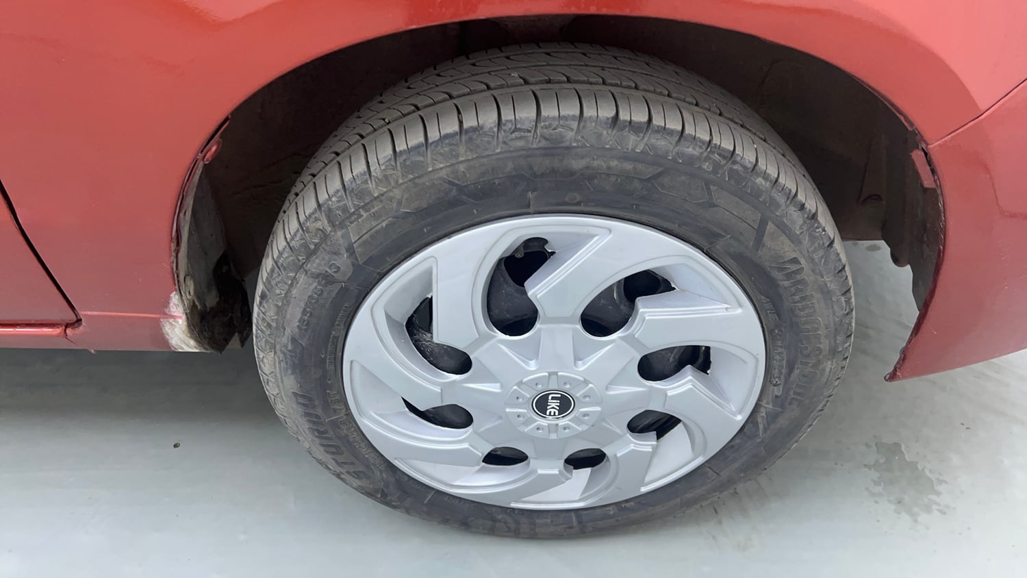 Used 2013 Maruti Suzuki Alto K10 VXi Petrol Manual tyres RIGHT FRONT TYRE RIM VIEW