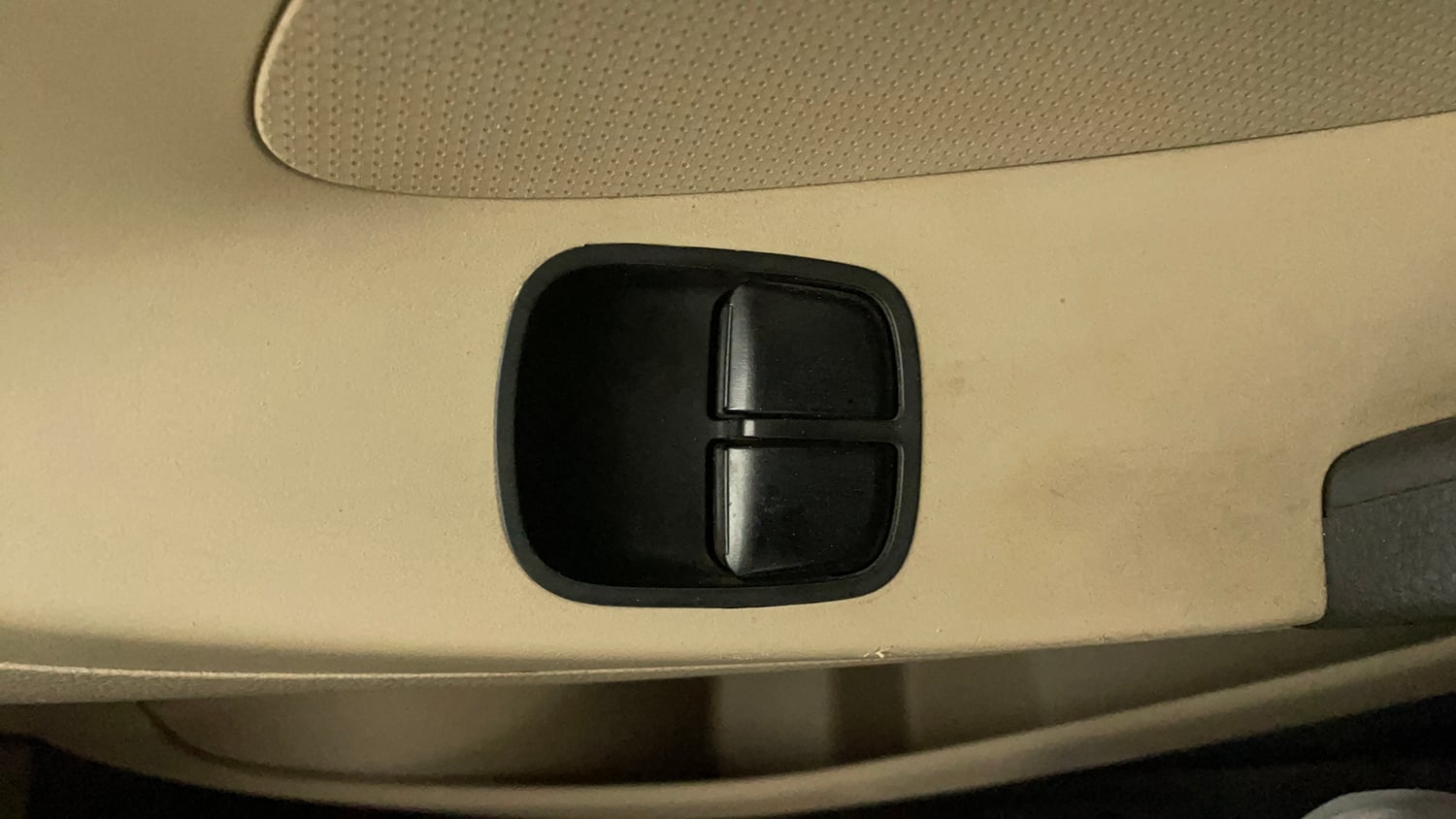 Used 2015 Hyundai Eon Magna + Petrol Manual top_features Power windows