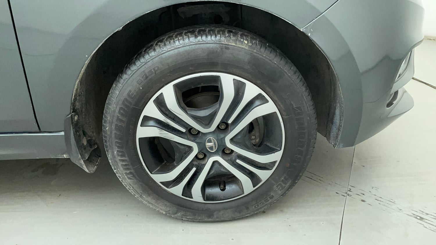 Used 2021 Tata Tiago XZ Petrol Manual tyres RIGHT FRONT TYRE RIM VIEW