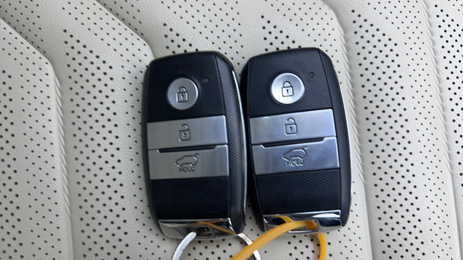 Used 2022 Kia Carens Luxury 1.4 Petrol 7 STR Petrol Manual extra CAR KEY VIEW