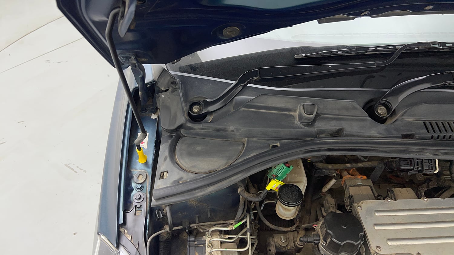 Used 2024 Tata Tiago EV XT Medium Range Electric Automatic engine ENGINE RIGHT SIDE HINGE & APRON VIEW