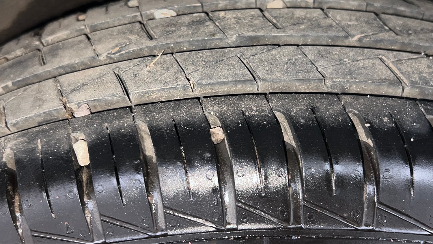Used 2025 Renault Kwid RXT 1.0L AMT Petrol Automatic tyres LEFT REAR TYRE TREAD VIEW
