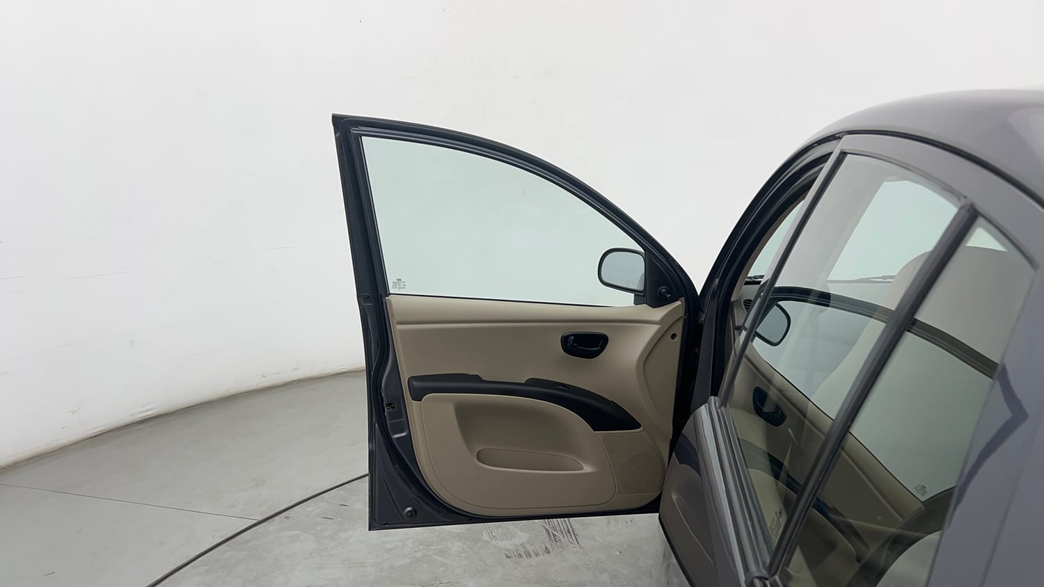 Used 2016 Hyundai i10 Magna 1.1 iRDE2 Petrol Manual interior LEFT FRONT DOOR OPEN VIEW