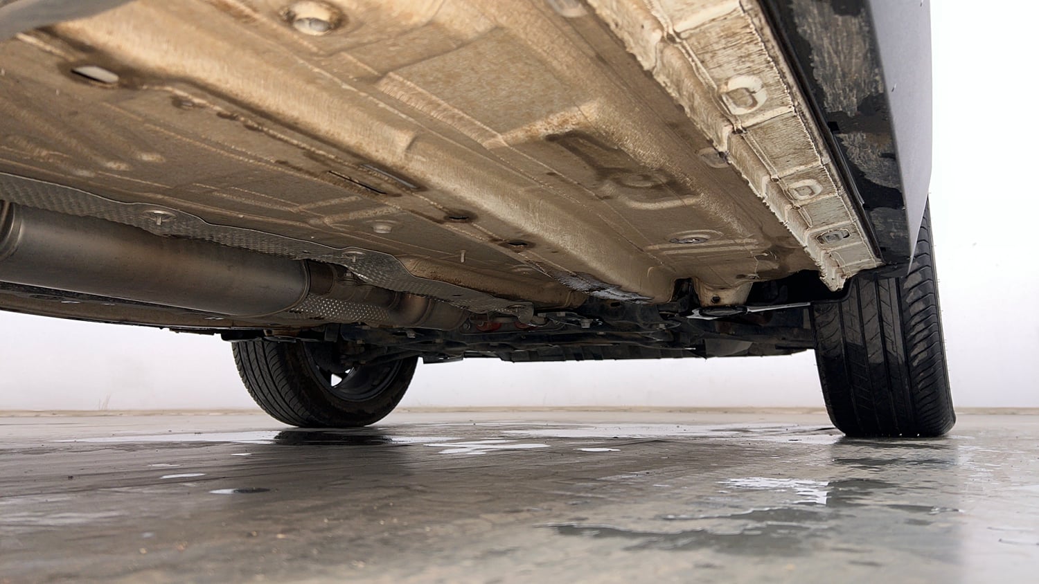 Used 2026 Skoda Kylaq Prestige+ 1.0 TSI MT Petrol Manual extra REAR RIGHT UNDERBODY VIEW