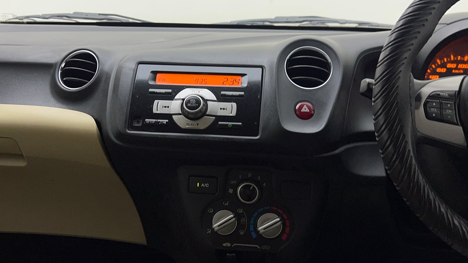 Used 2014 Honda Amaze 1.2 S i-VTEC Petrol Manual interior MUSIC SYSTEM & AC CONTROL VIEW