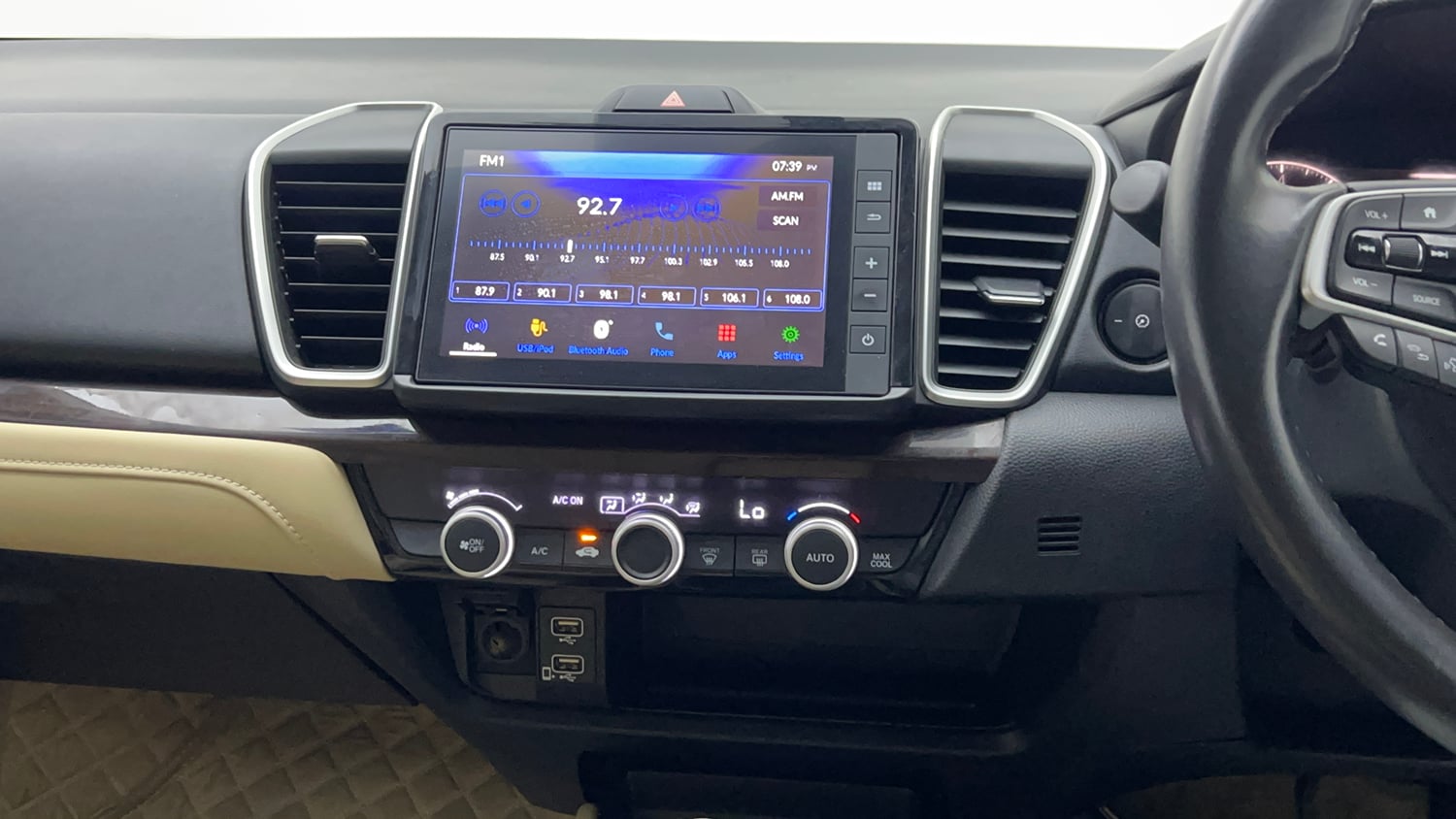 Used 2022 Honda City ZX Petrol Petrol Manual interior MUSIC SYSTEM & AC CONTROL VIEW