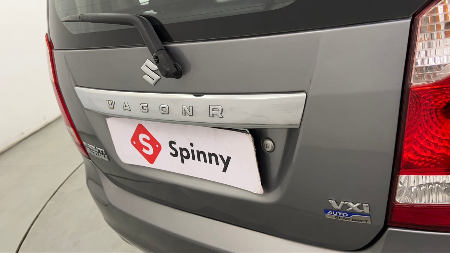 Used 2018 Maruti Suzuki Wagon R 1.0 VXI AMT Petrol Automatic dents MINOR DENT
