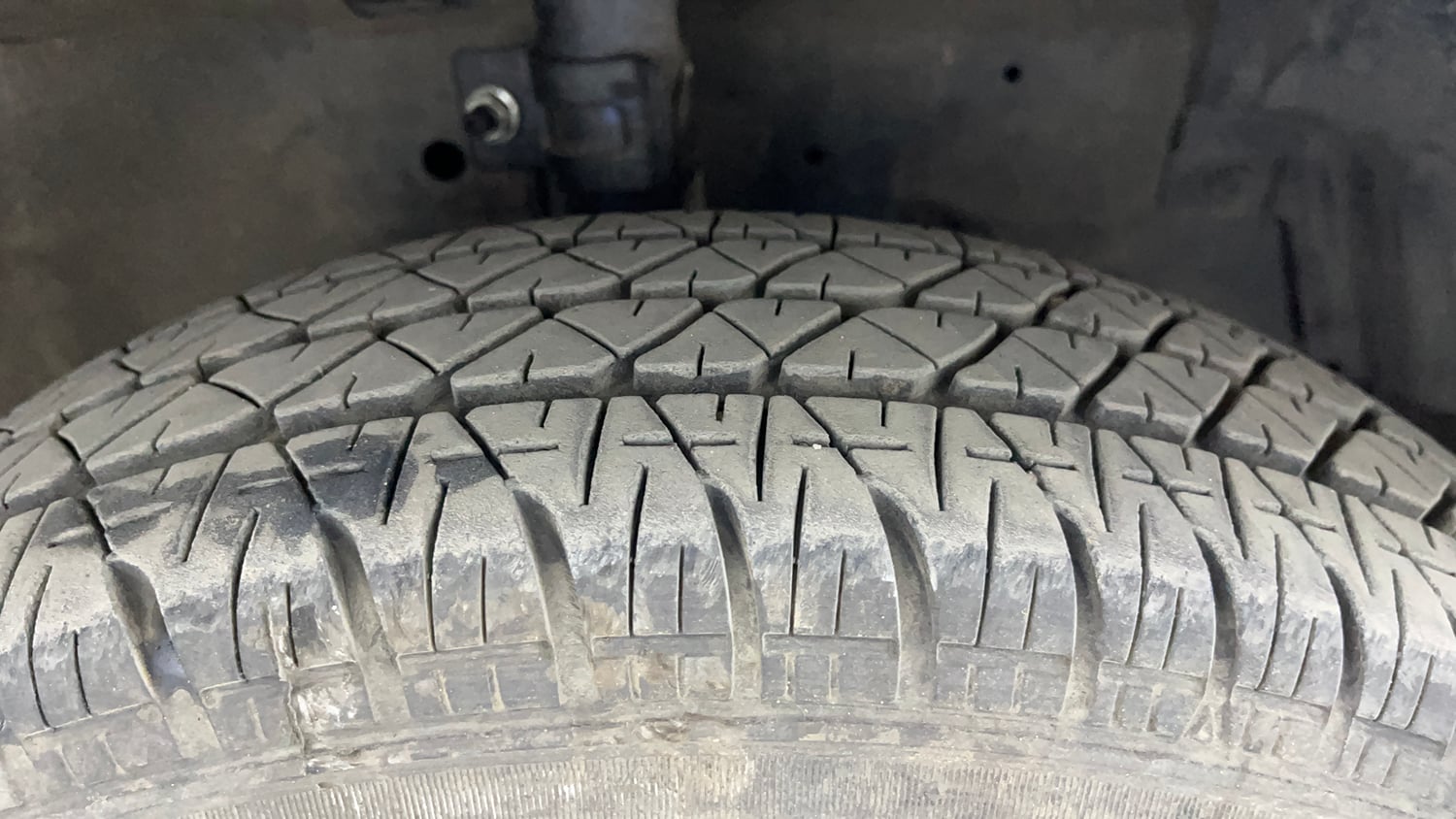 Used 2014 Maruti Suzuki Swift Dzire VDI Diesel Manual tyres RIGHT FRONT TYRE TREAD VIEW