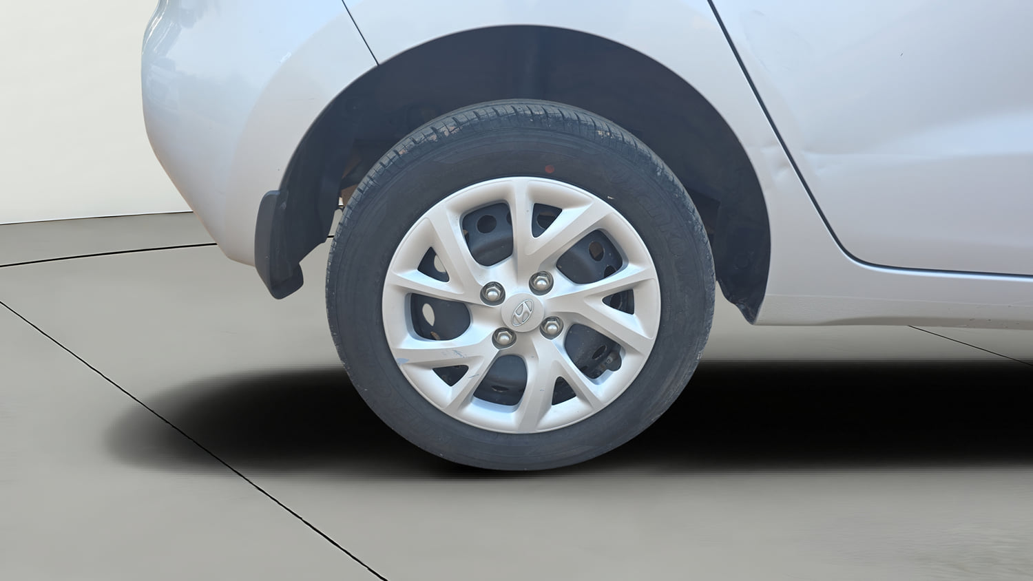 Used 2018 Hyundai Grand i10 Magna 1.2 Kappa VTVT Petrol Manual tyres RIGHT REAR TYRE RIM VIEW