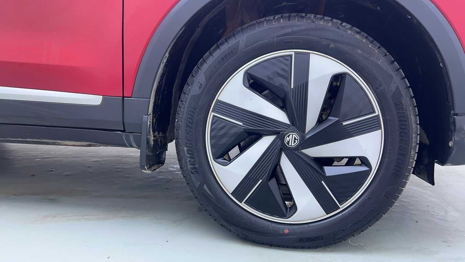 Used 2023 MG Motors ZS EV Exclusive Electric Automatic tyres RIGHT FRONT TYRE RIM VIEW