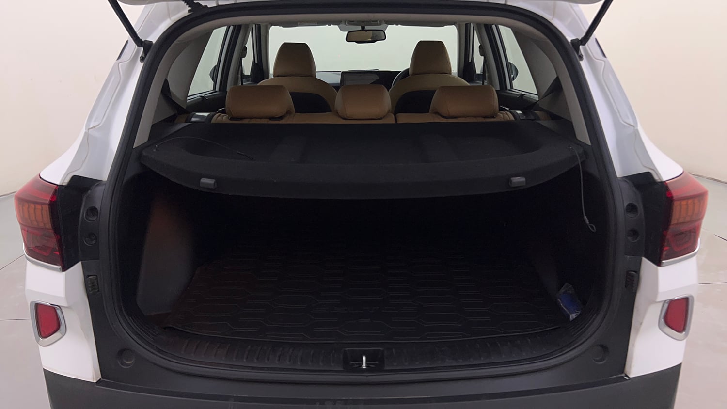 Used 2022 Kia Seltos HTX Plus 1.5 Diesel Diesel Manual interior DICKY INSIDE VIEW