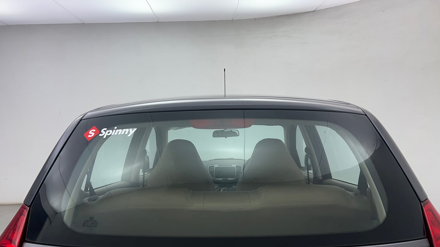 Used 2016 Hyundai i10 Magna 1.1 iRDE2 Petrol Manual exterior BACK WINDSHIELD VIEW