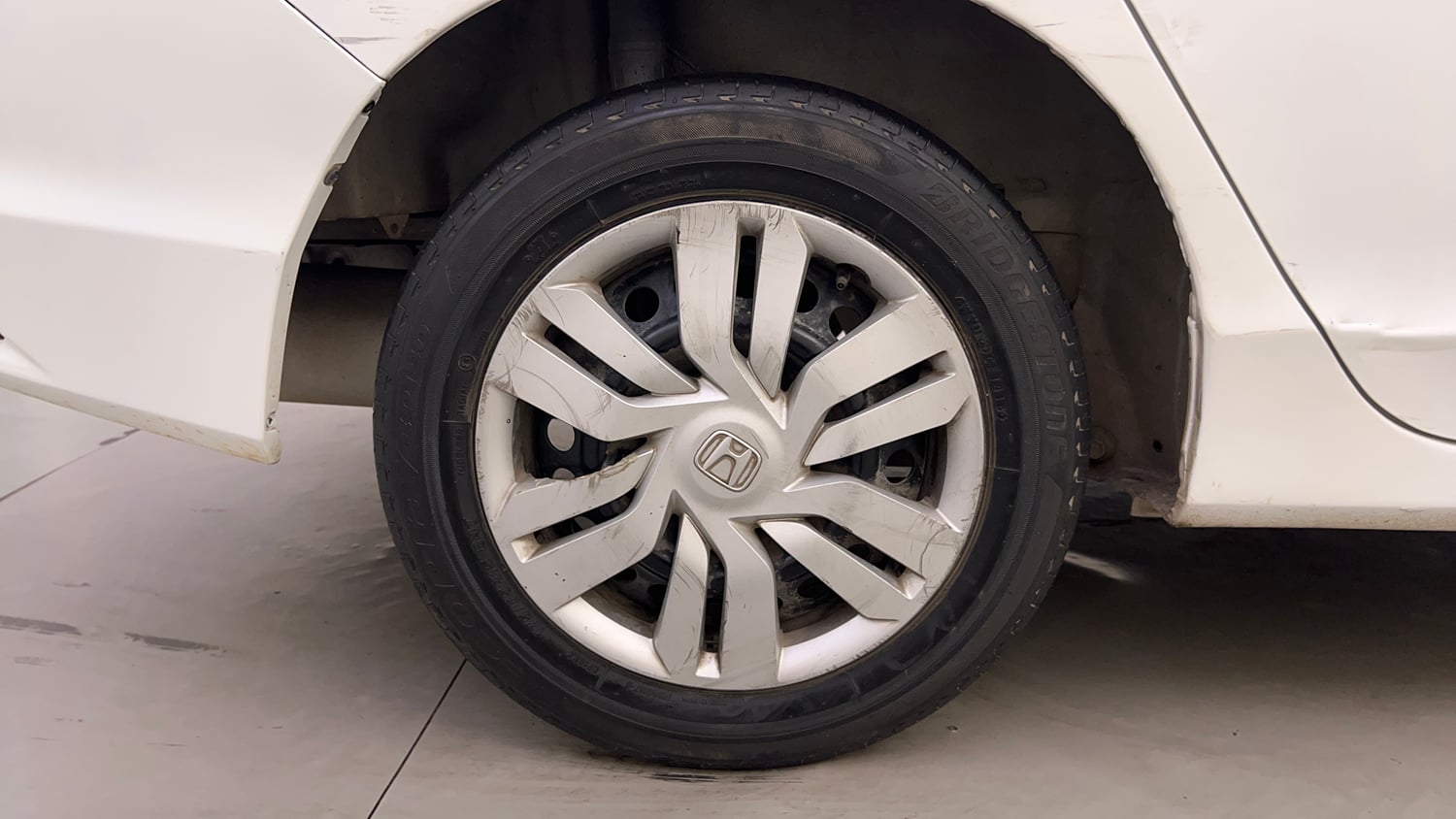 Used 2016 Honda City S Petrol Manual tyres RIGHT REAR TYRE RIM VIEW
