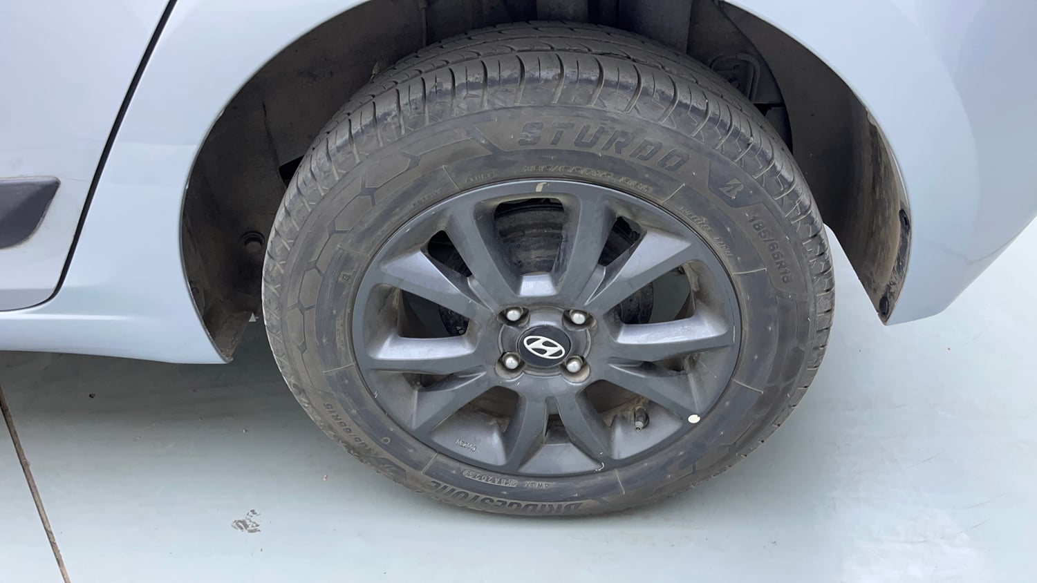Used 2020 Hyundai Elite i20 Sportz Plus 1.2 Petrol Manual tyres LEFT REAR TYRE RIM VIEW