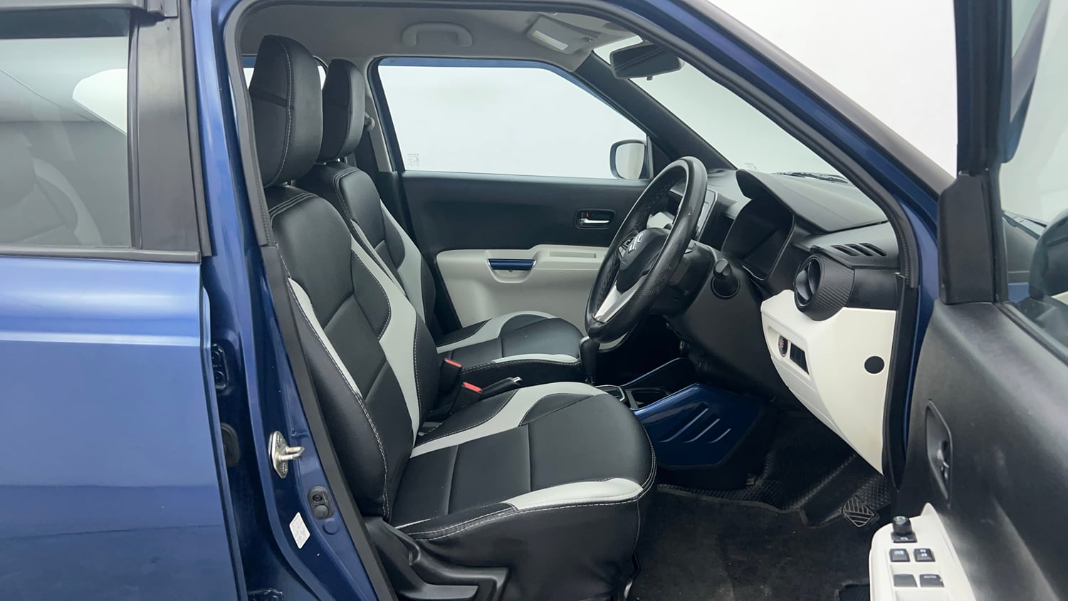 Used 2020 Maruti Suzuki Ignis Zeta 1.2 AMT Petrol Automatic interior RIGHT SIDE FRONT DOOR CABIN VIEW