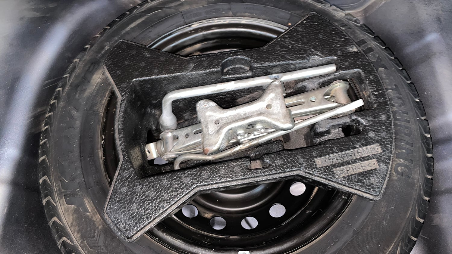 Used 2016 Maruti Suzuki Celerio ZXI (O) AMT Petrol Automatic tyres SPARE TYRE VIEW