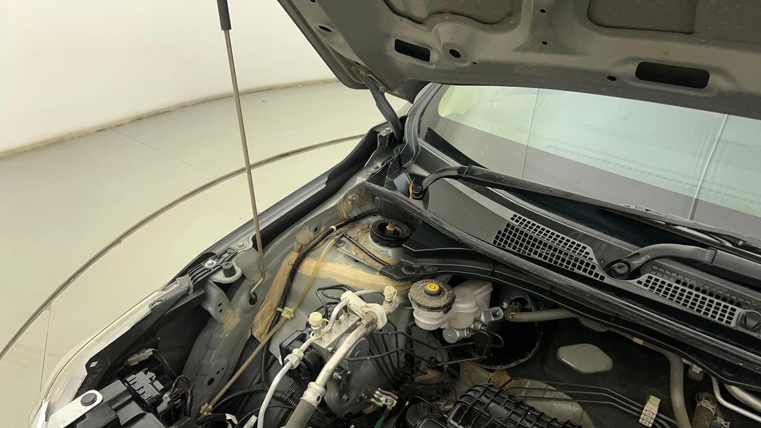Used 2024 Honda Amaze VX 1.2 Petrol CVT Petrol Automatic engine ENGINE RIGHT SIDE HINGE & APRON VIEW