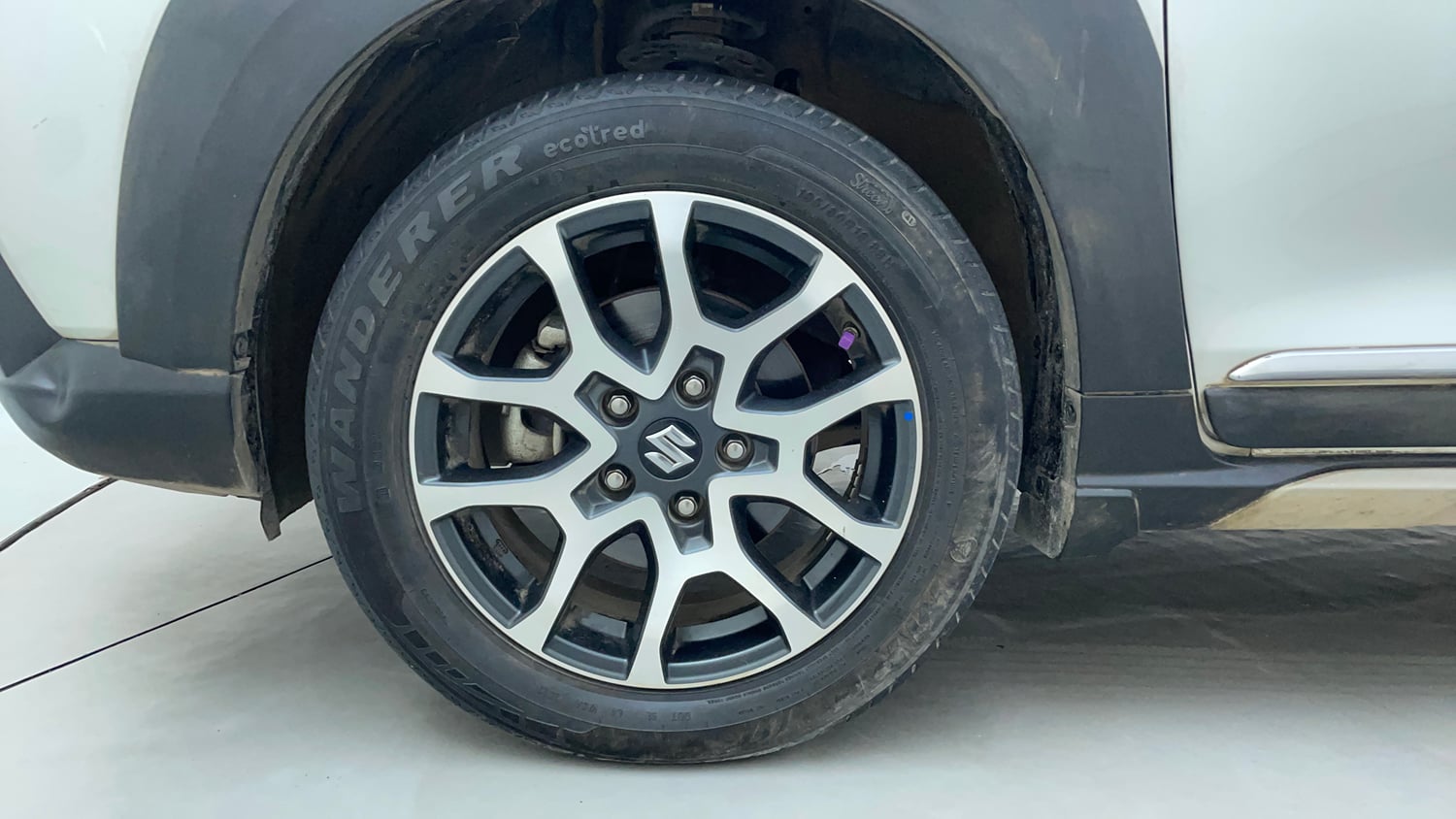 Used 2022 Maruti Suzuki XL6 Alpha Plus AT Petrol Petrol Automatic tyres LEFT FRONT TYRE RIM VIEW
