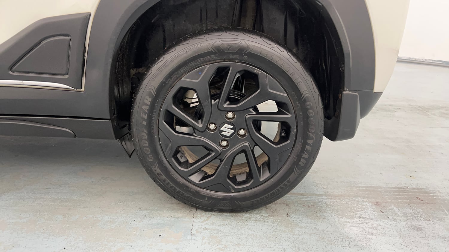 Used 2024 Maruti Suzuki Fronx Delta Plus 1.2L MT Petrol Manual tyres LEFT REAR TYRE RIM VIEW