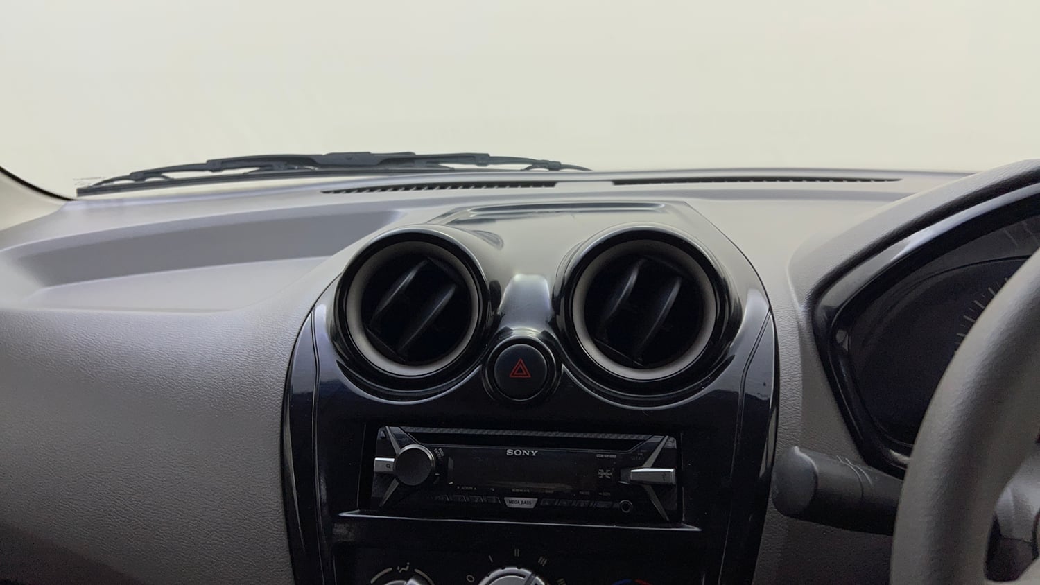 Used 2015 Datsun GO T Petrol Manual top_features Integrated (in-dash) music system