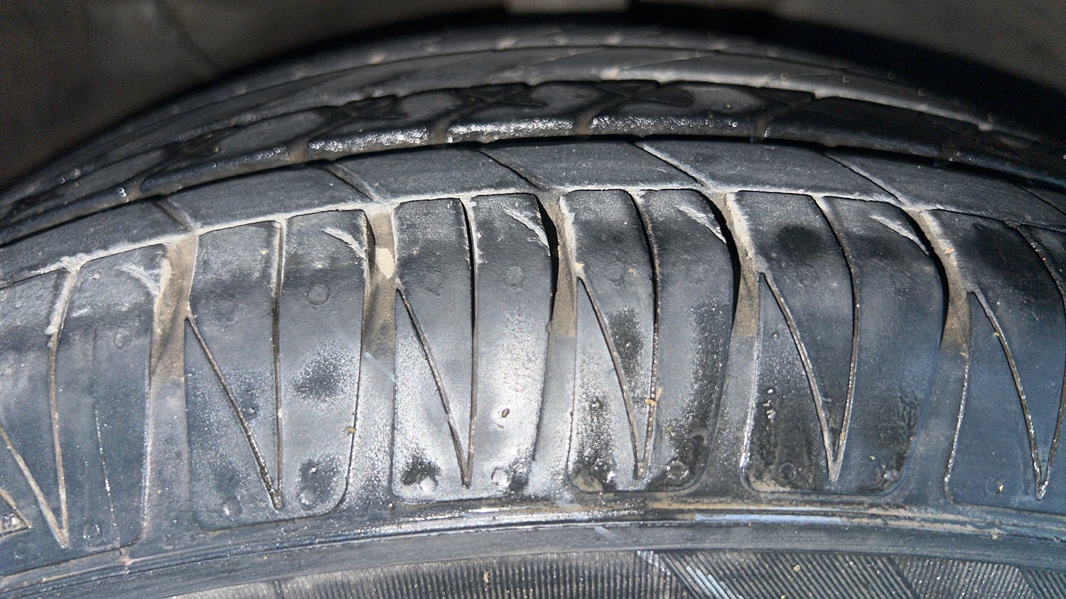 Used 2023 Kia Sonet HTK Plus 1.2 Petrol Manual tyres RIGHT FRONT TYRE TREAD VIEW