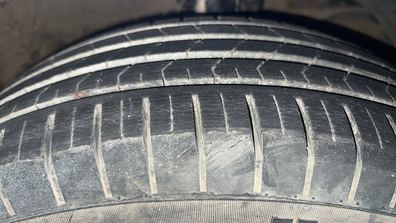 Used 2019 Maruti Suzuki Swift ZXi AMT Petrol Automatic tyres RIGHT FRONT TYRE TREAD VIEW