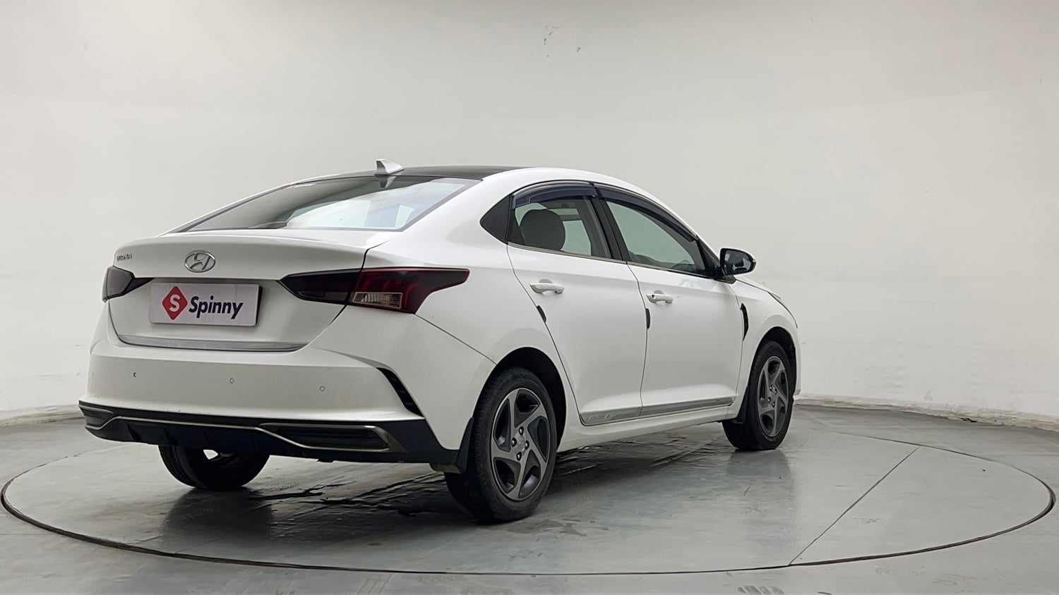 Used 2022 Hyundai Verna S Plus 1.5 VTVT Petrol Manual exterior RIGHT REAR CORNER VIEW