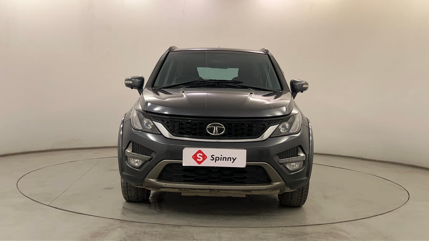 Used 2017 Tata Hexa XTA 4x2 7 STR Diesel Automatic exterior FRONT VIEW
