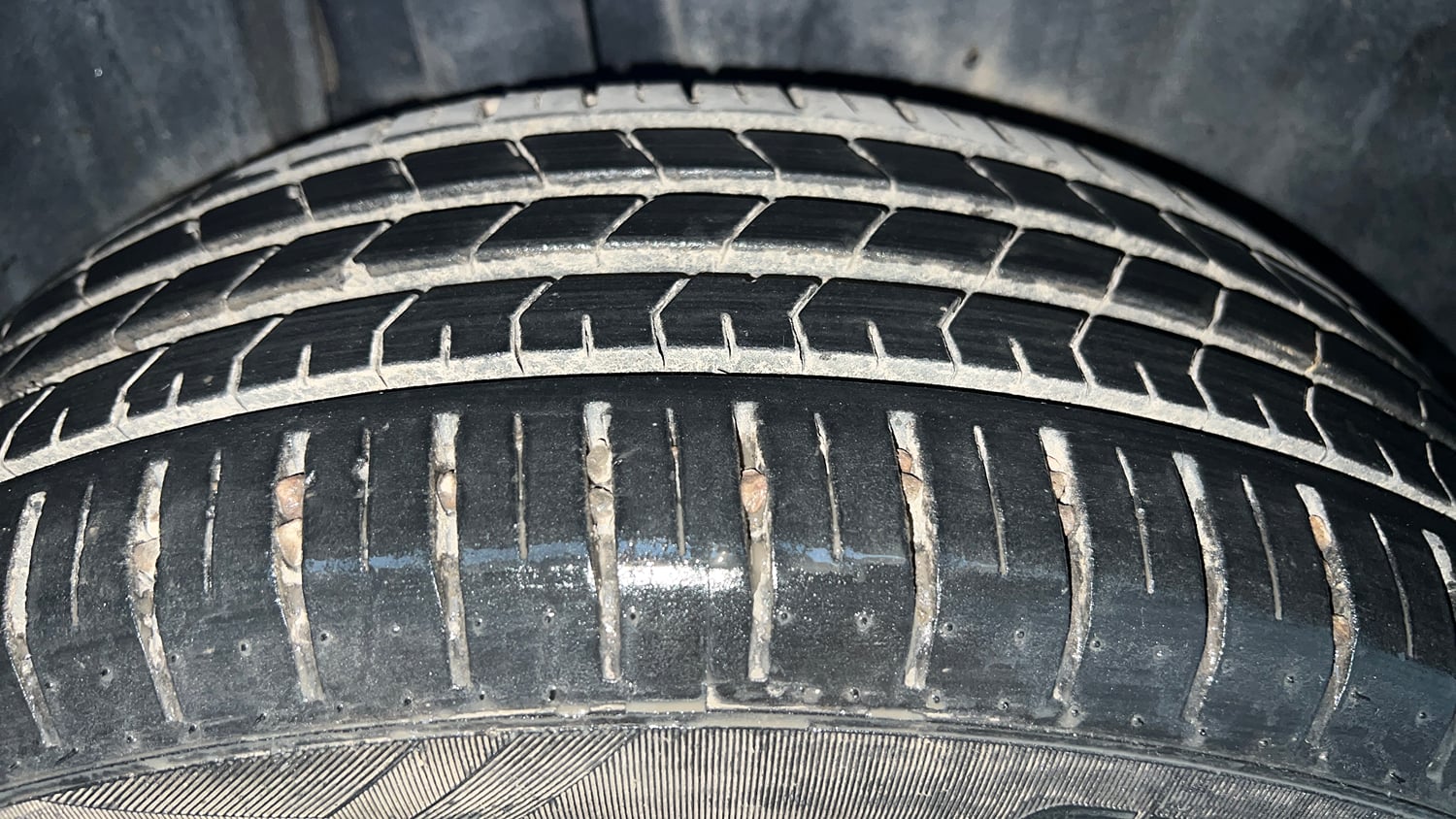 Used 2024 Maruti Suzuki Baleno Alpha AGS Petrol Automatic tyres RIGHT REAR TYRE TREAD VIEW