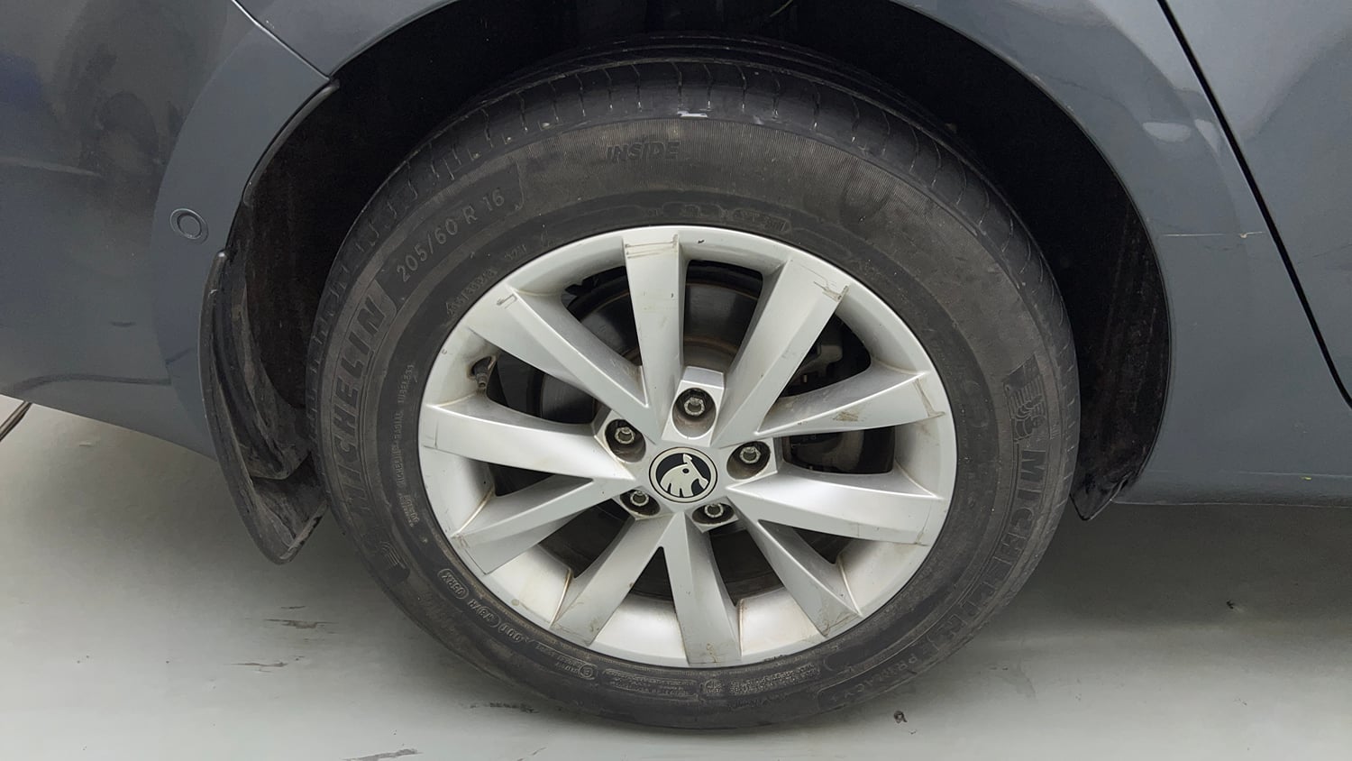 Used 2018 Skoda Octavia 1.8 TSI L&K Petrol Automatic tyres RIGHT REAR TYRE RIM VIEW