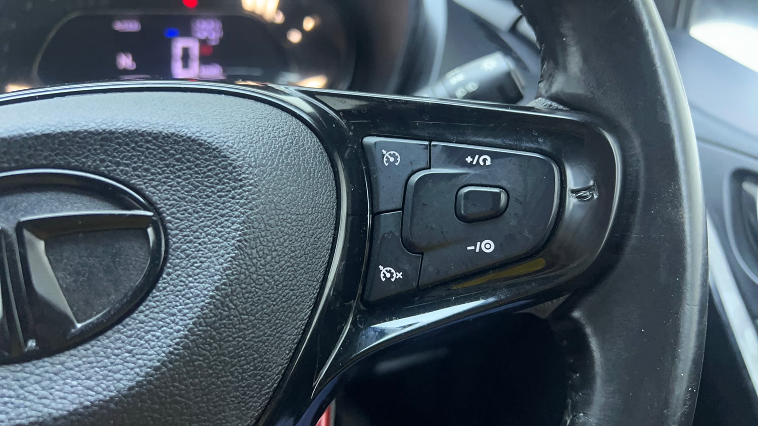 Used 2023 Tata Nexon XZA Plus LUXS Red Dark Edition Petrol Automatic top_features Cruise control