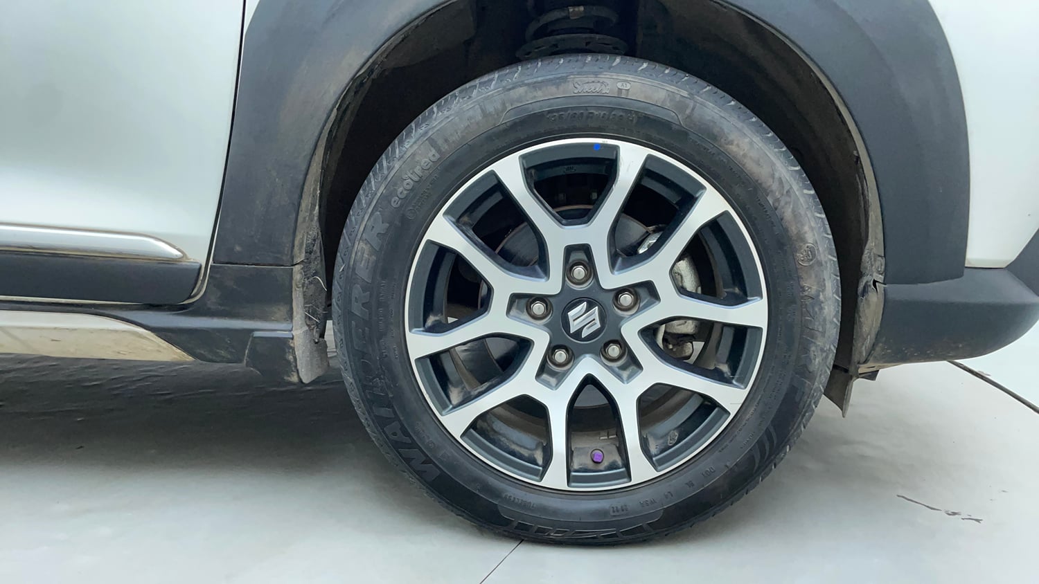 Used 2022 Maruti Suzuki XL6 Alpha Plus AT Petrol Petrol Automatic tyres RIGHT FRONT TYRE RIM VIEW