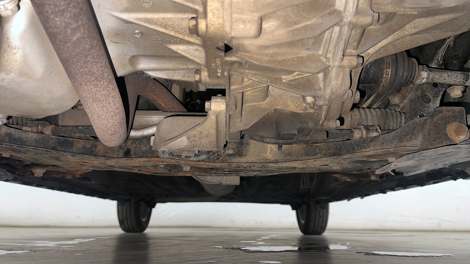 Used 2020 Maruti Suzuki Ignis Zeta 1.2 AMT Petrol Automatic extra FRONT LEFT UNDERBODY VIEW
