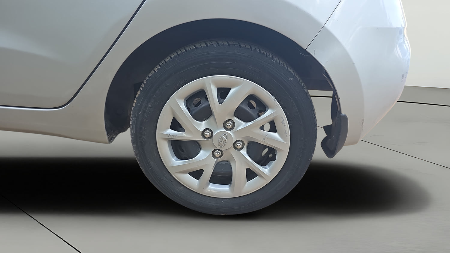 Used 2018 Hyundai Grand i10 Magna 1.2 Kappa VTVT Petrol Manual tyres LEFT REAR TYRE RIM VIEW