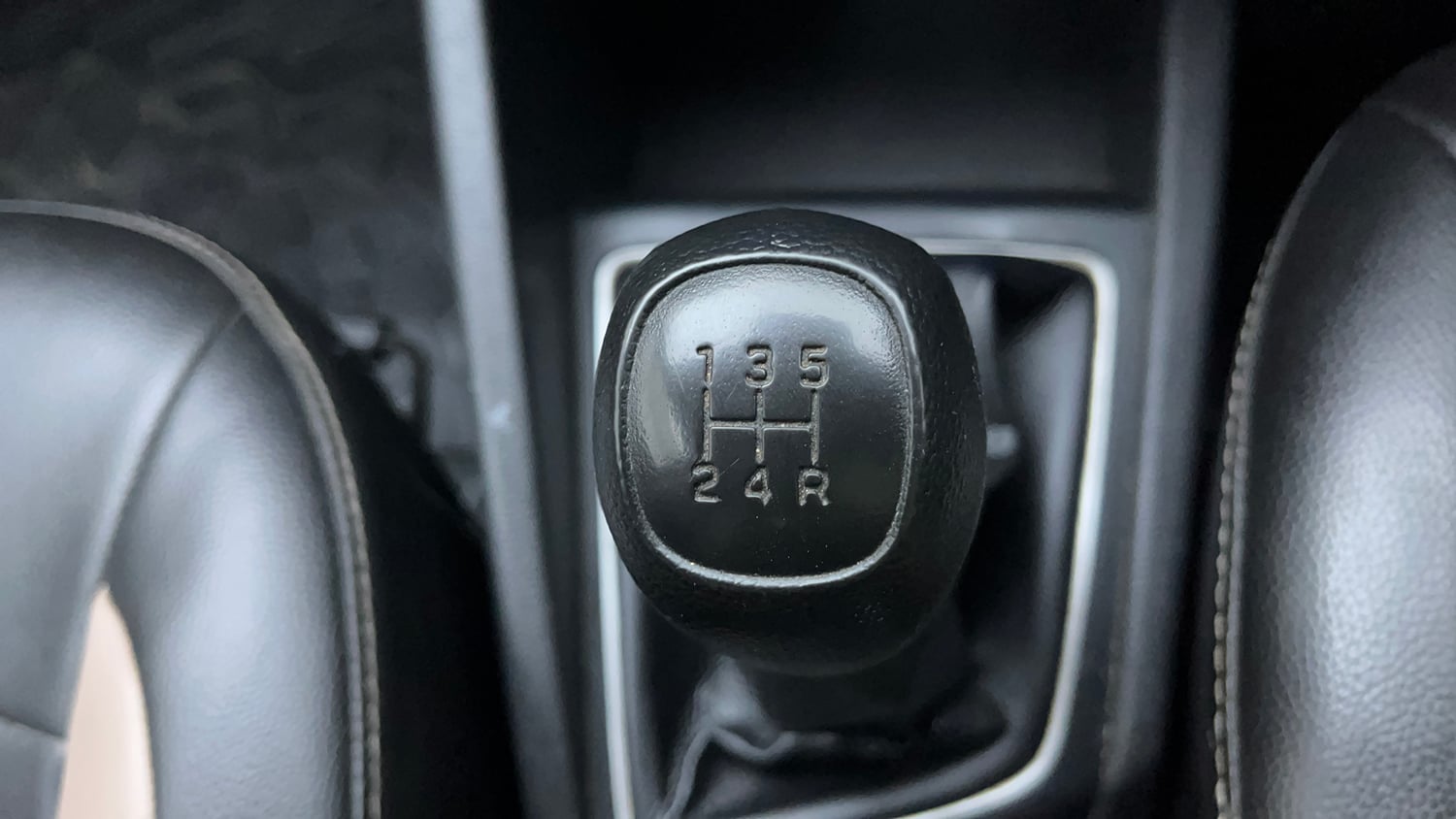 Used 2020 Hyundai Elite i20 Sportz Plus 1.2 Petrol Manual interior GEAR  KNOB VIEW
