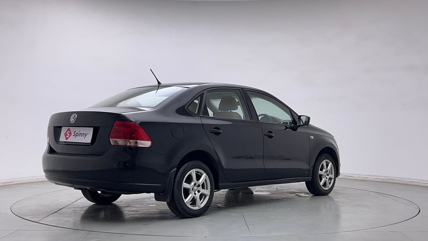 Used 2013 Volkswagen Vento Highline Petrol AT Petrol Automatic exterior RIGHT REAR CORNER VIEW