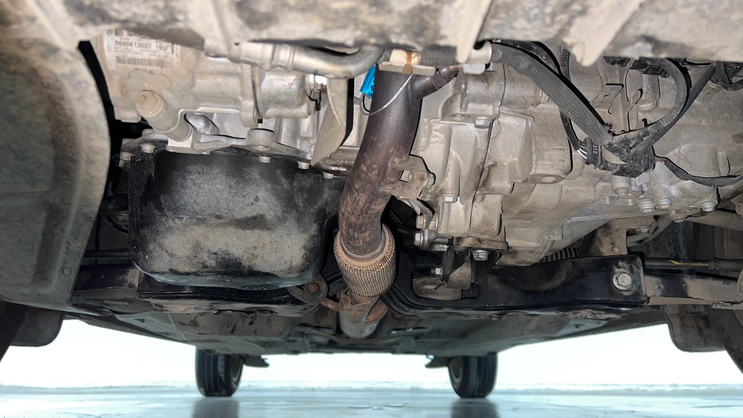 Used 2017 Volkswagen Ameo Highline1.2L (P) Petrol Manual extra FRONT LEFT UNDERBODY VIEW